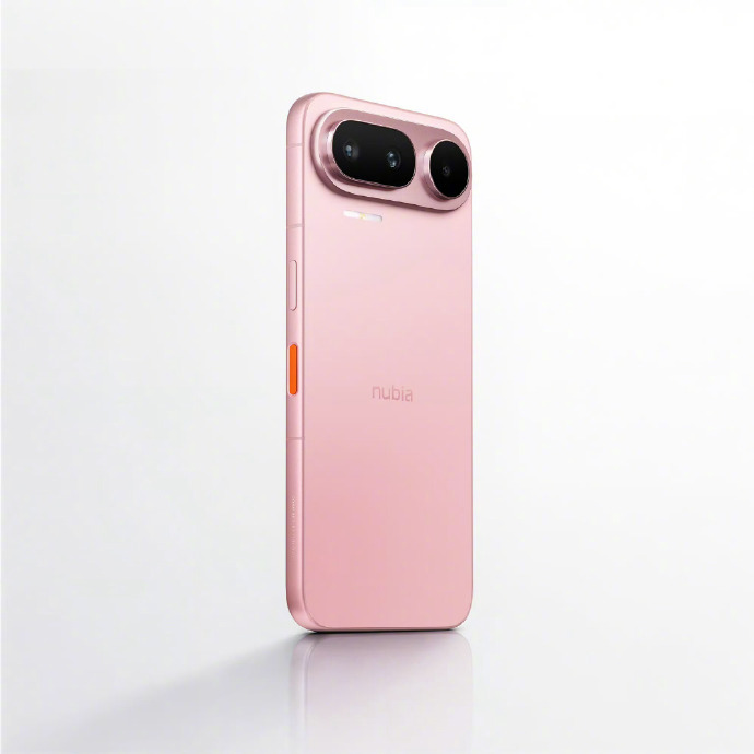 努比亚 NaviX Ultra 亮相 WAIC 粉色机身吸睛 侧边橙色 AI 键