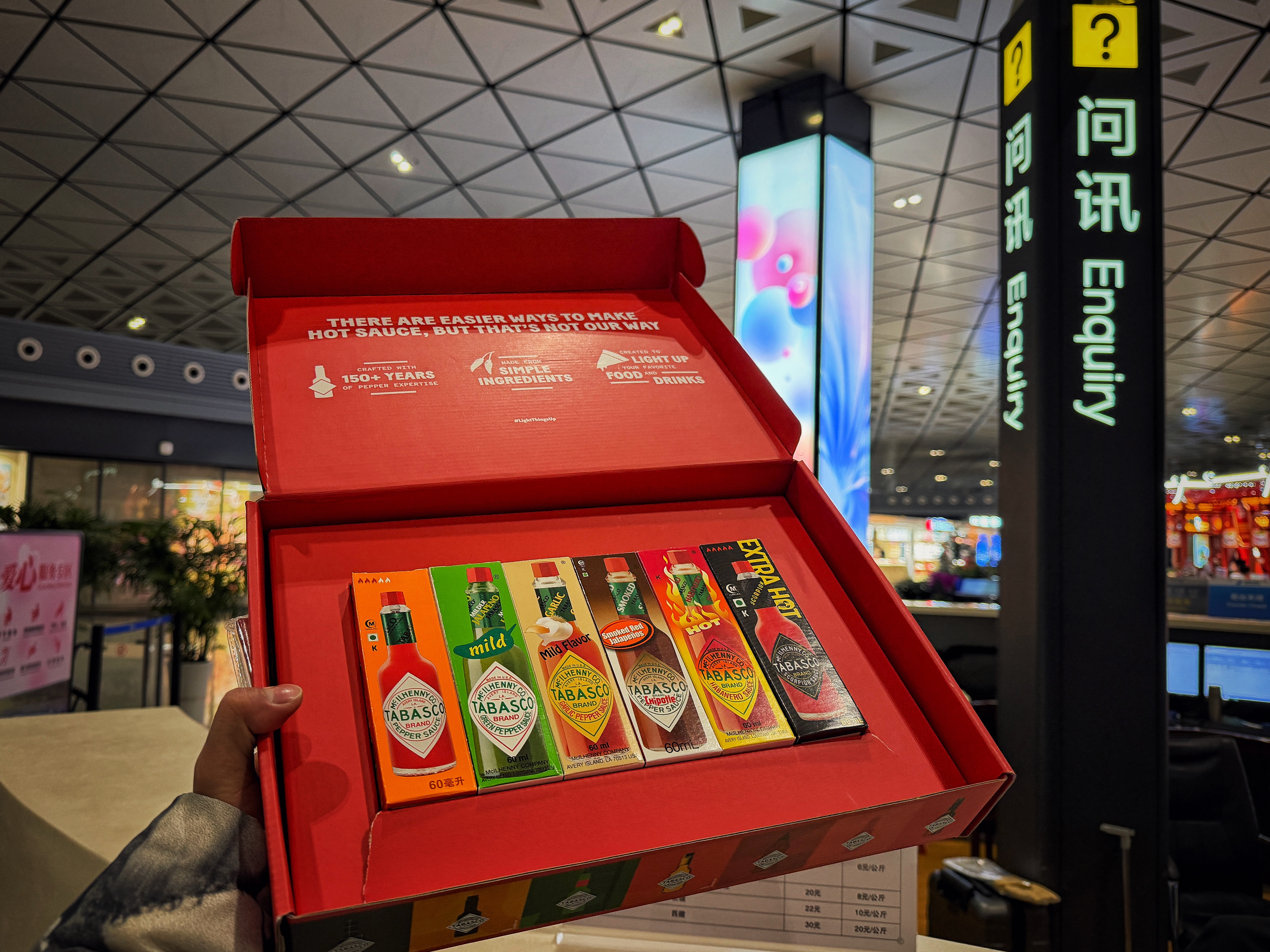 作为一名赛车手，我也是刚刚才知道辣椒酱不能登机，最爱吃的小瓶Tabasco也不行