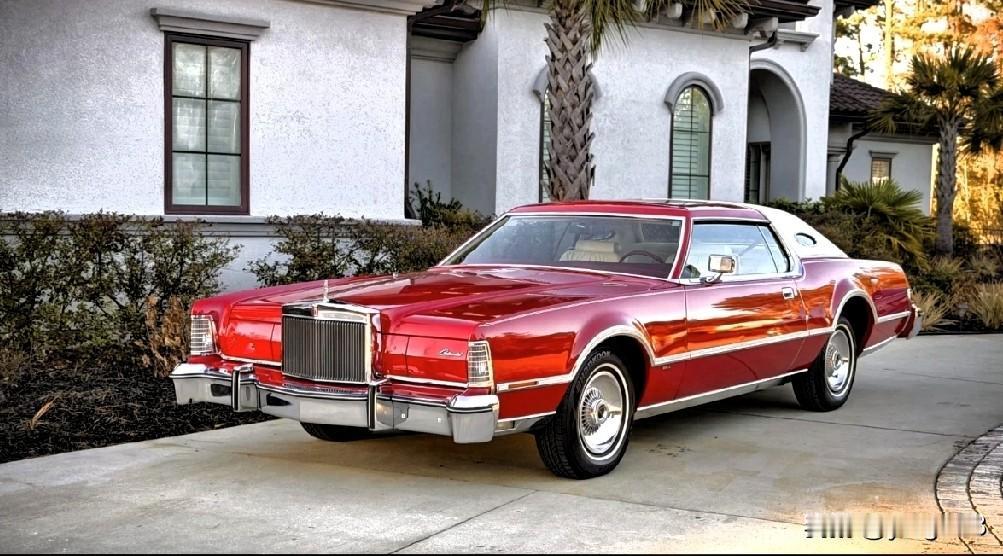 林肯大陆Mark IV豪华轿跑车比之前的Mark III加长了四英寸，它拥有林肯