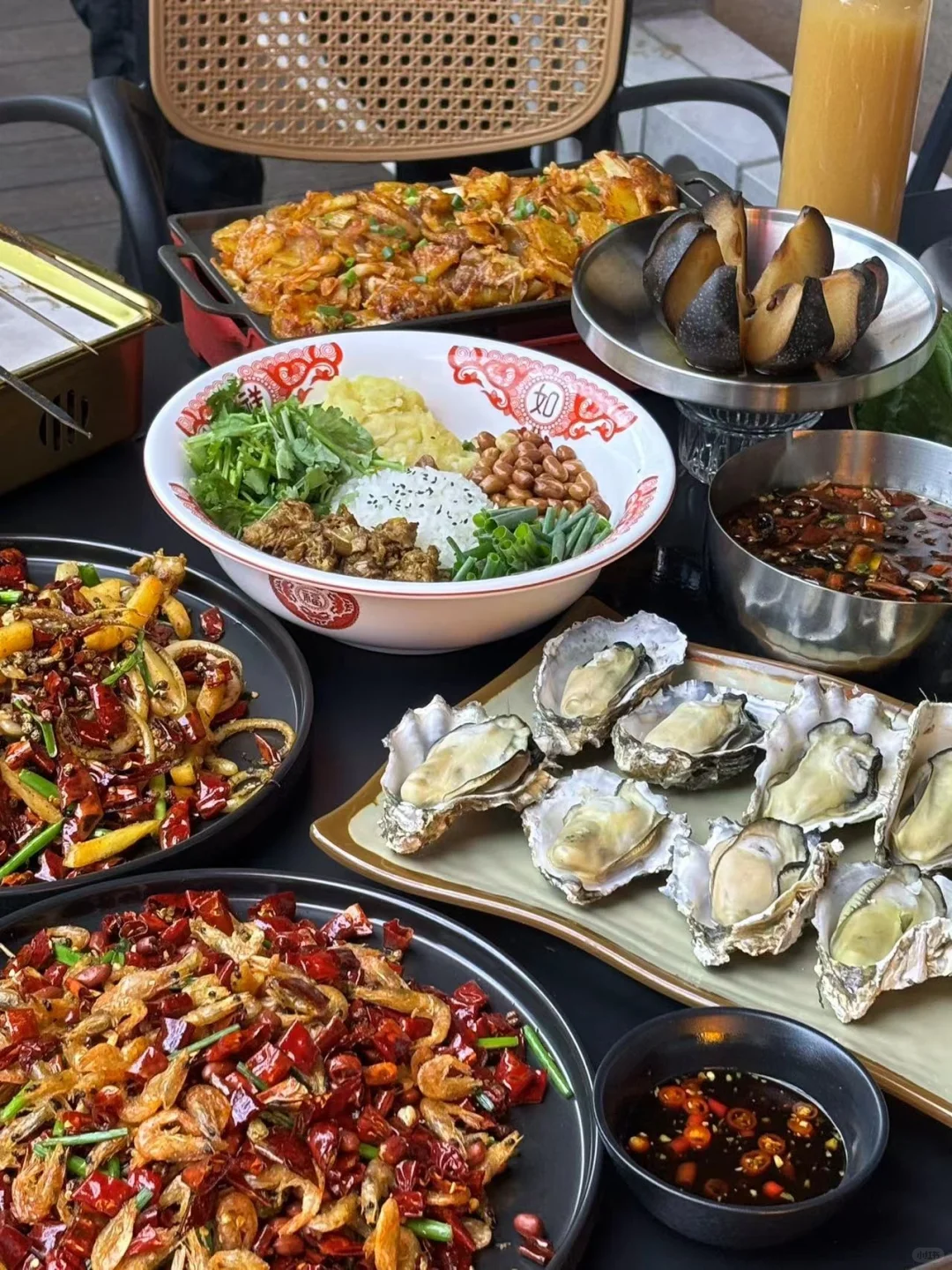 大口吃生蚝🦪的快乐我懂了🥹 这家生蚝🦪真的有惊艳到我 一口一个塞...