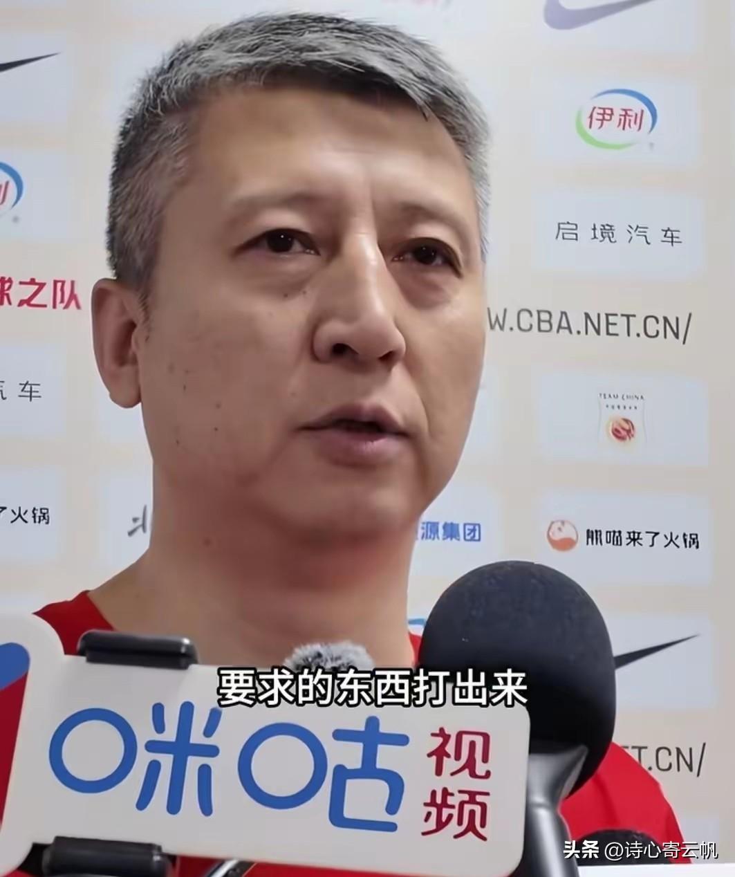 男篮惨败！揪出五人表现最差，输球该负主要责任。
1、赵继伟
身材所限，从年轻时在