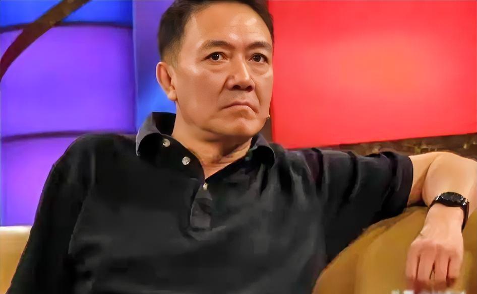 果然
有钱就是不一样，
不说大家都不知道，67岁的演员李幼斌，原来父母居然都还健