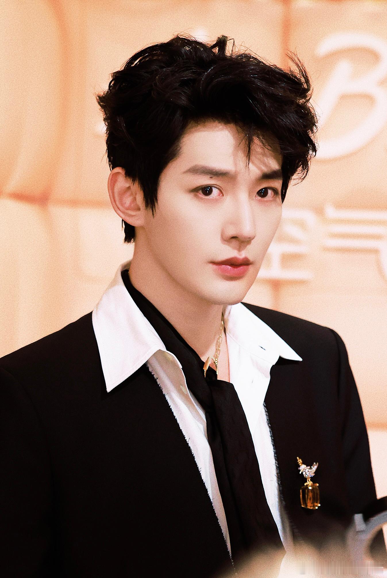 邓为分享两张我们摄影师在CT活动现场抓拍到的为子特写📷状态大好[耶][耶][耶