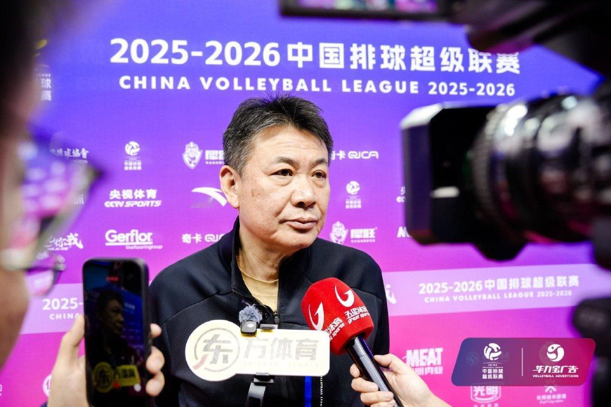 【上海女排3:1江苏赛后总结】
排超联赛第九轮焦点战上海3:1江苏
上海主教练蔡