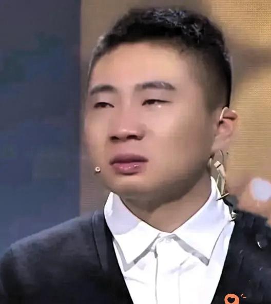 江苏高二男生许宝宝，父亲离世、母亲改嫁、奶奶病逝，沦为倒数第一彻底沉迷网游。20