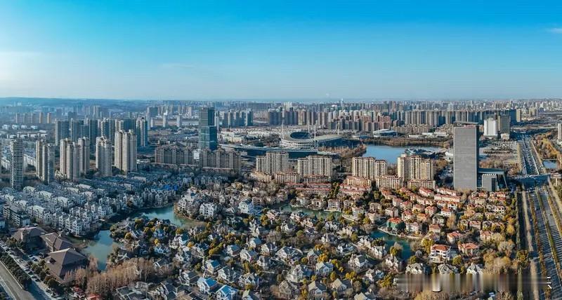 芜湖楼市那些不贪心的房东，还是普遍逃顶成功了。
芜湖房价这几年不是一下子跌的那么