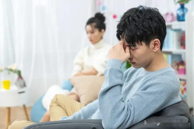 婚后有的人老得快，生气是个重要因素。就说老夫妻，年轻时忙着挣钱、带娃、买房，没空