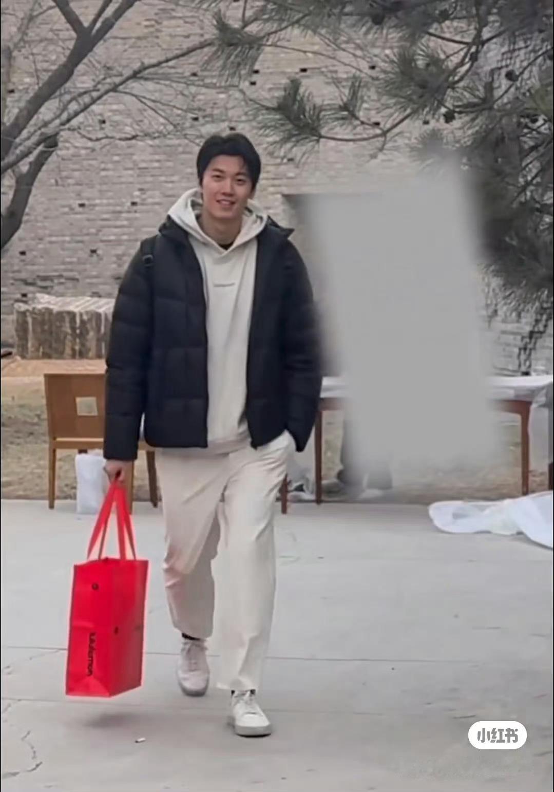 谁敢信p1的美妇和p2的土妞只隔了一天 