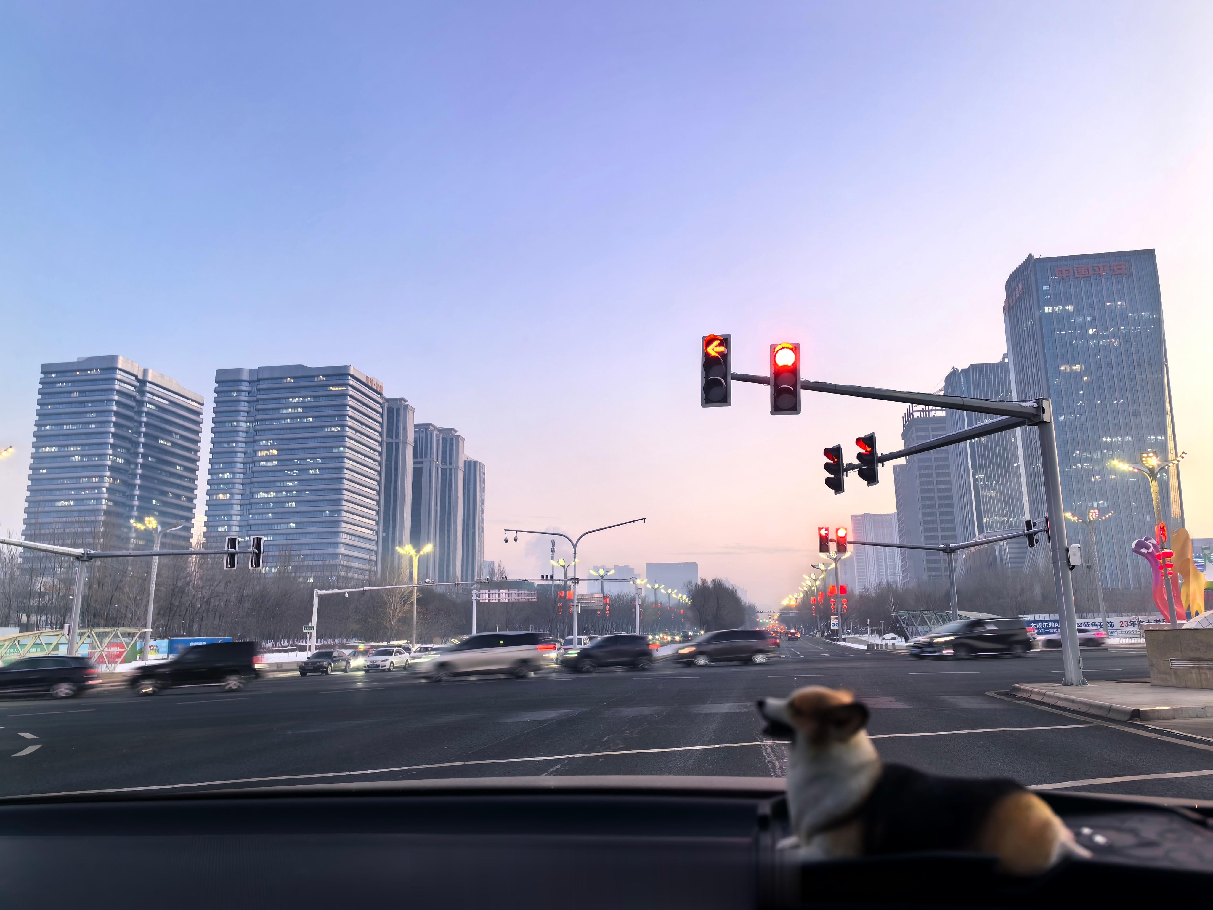 圣诞节🎄搁网上买了双雪地靴，这底子滑的跟踩了塑料布似的[允悲]冻的邦邦硬 ​​