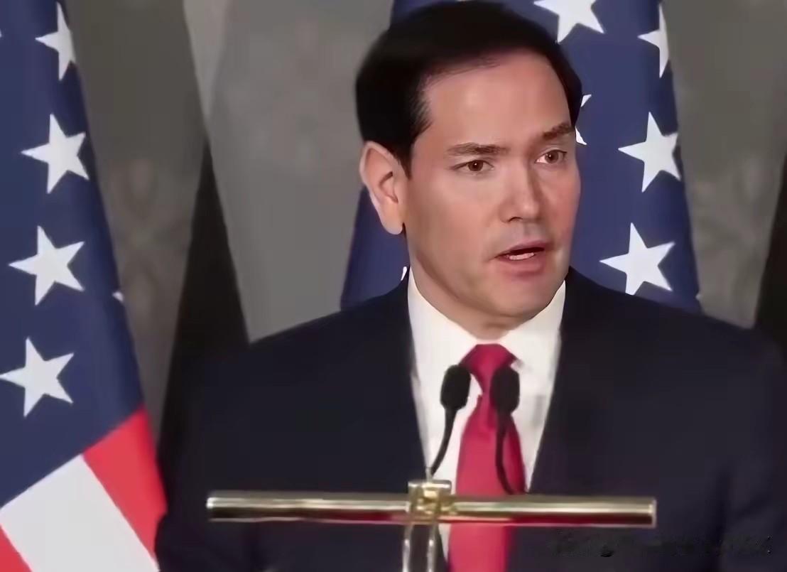 美国国务卿鲁比奥首次到访印度，在联合记者会上被记者当场提问。对方直指美国近期出现