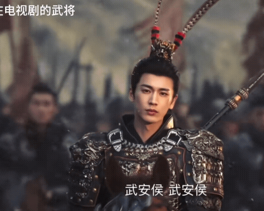 头上那两根须是…在cos吕布吗？ 