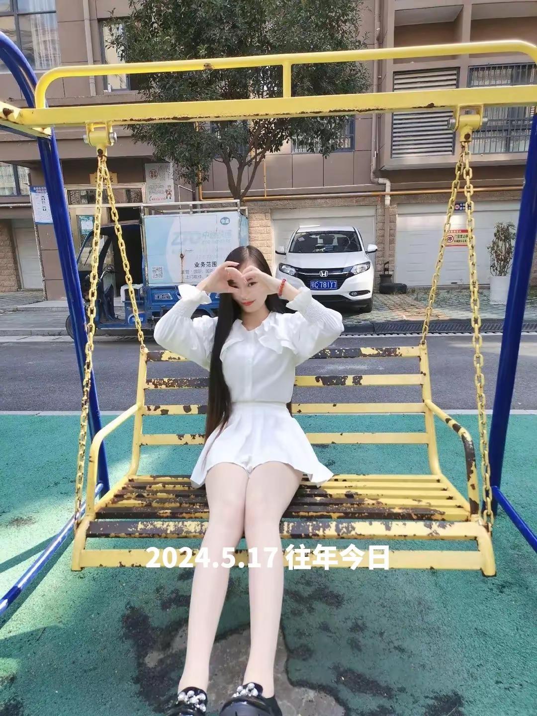 女人一定要去爱一个，愿意为你付出时间付出行动，给你爱，给你温暖，对你不吝啬，把你
