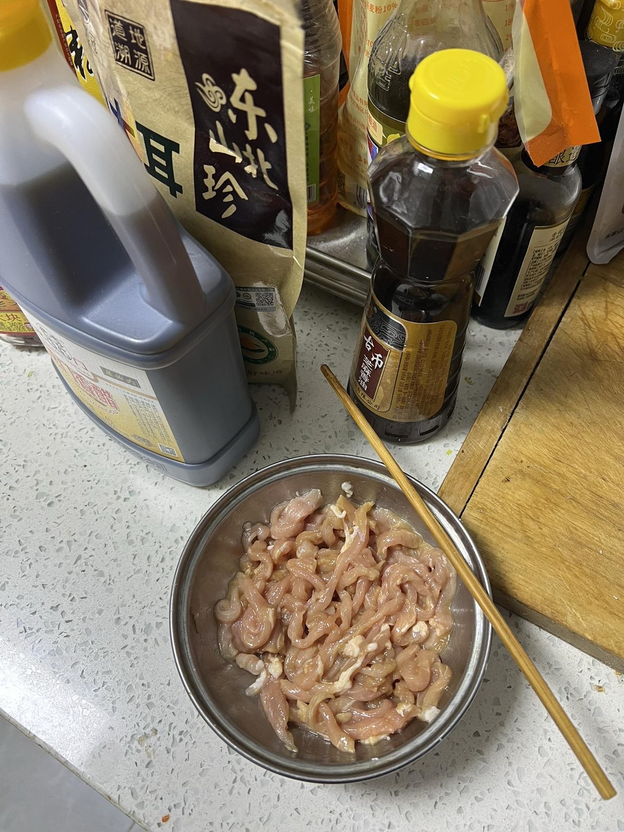 晒美食是对平凡生活的热爱 普通的饭菜都是家的味道 自己动手丰衣足食的家常菜 家常