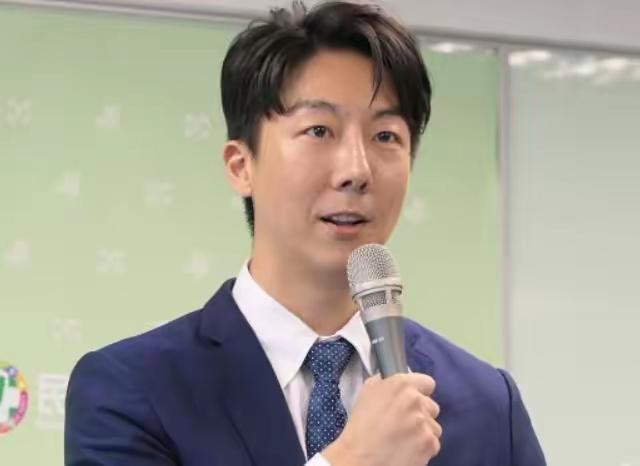 民进党发言人吴峥6月8日针对郑丽文言论回应称：“郑丽文连日来亲中言论不断，其言行