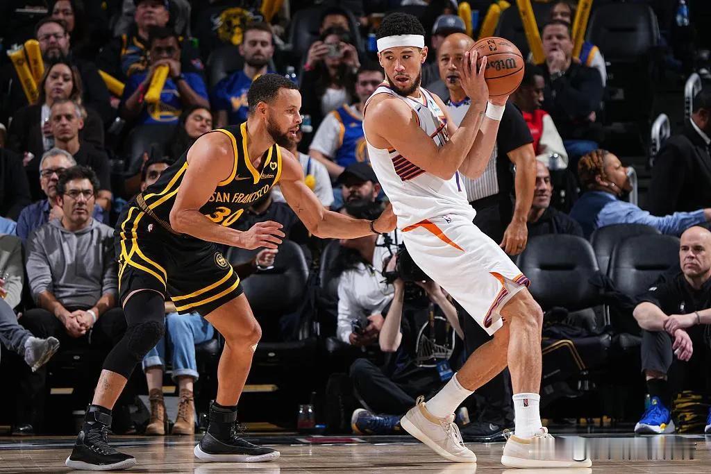 库里三分准绝杀太阳，格林再成关键先生
北京时间2月11日，NBA常规赛正在如火如