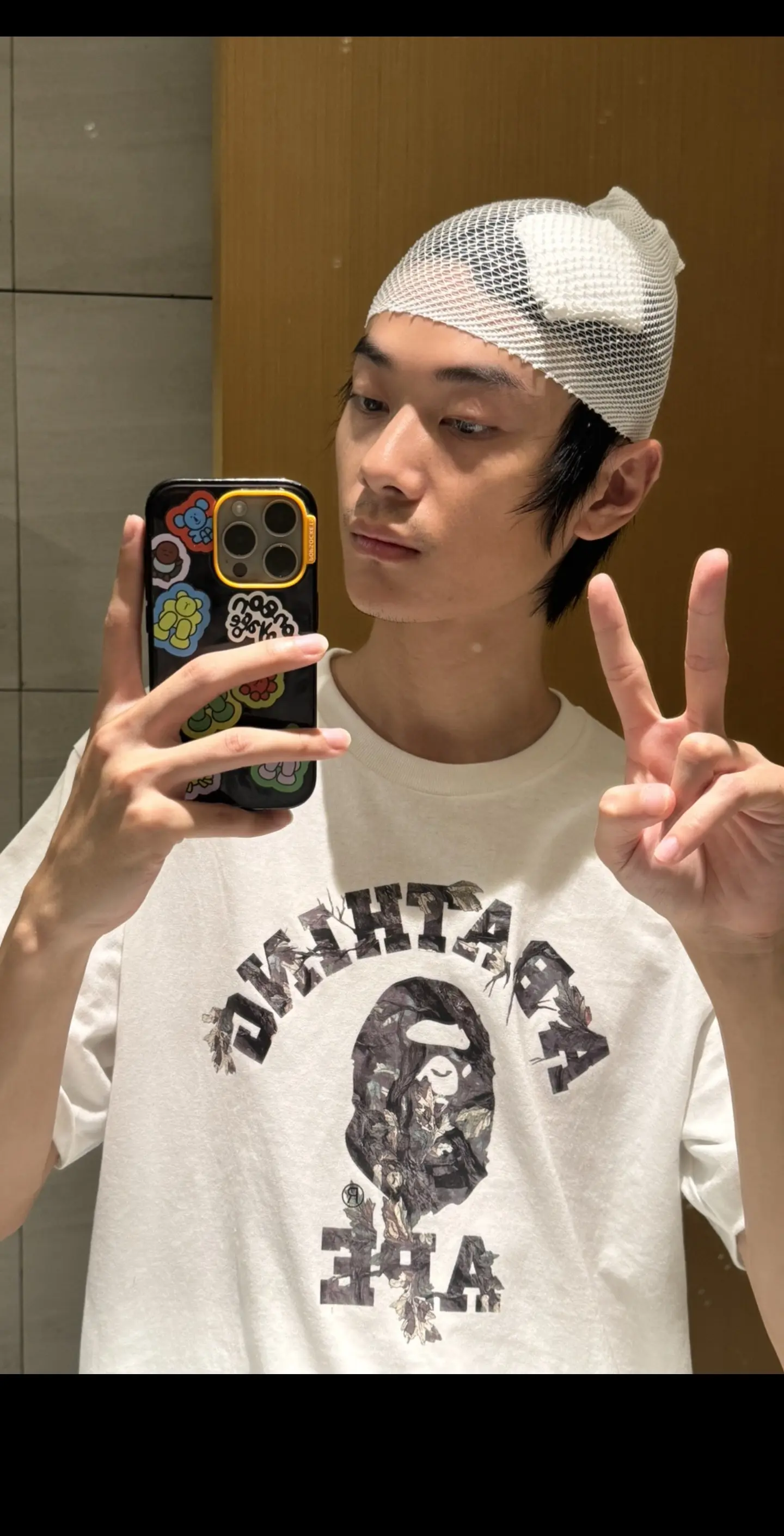 祝我生日快乐。鸿运当头了属于是 玩手机直接撞墙（赚钱）