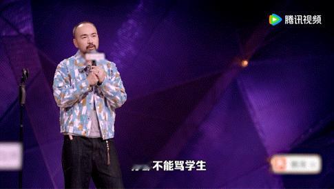 第一次见切片脱口秀赛道曹国秀把碎片化短视频逻辑融入脱口秀，讲两句就模拟滑动翻页，