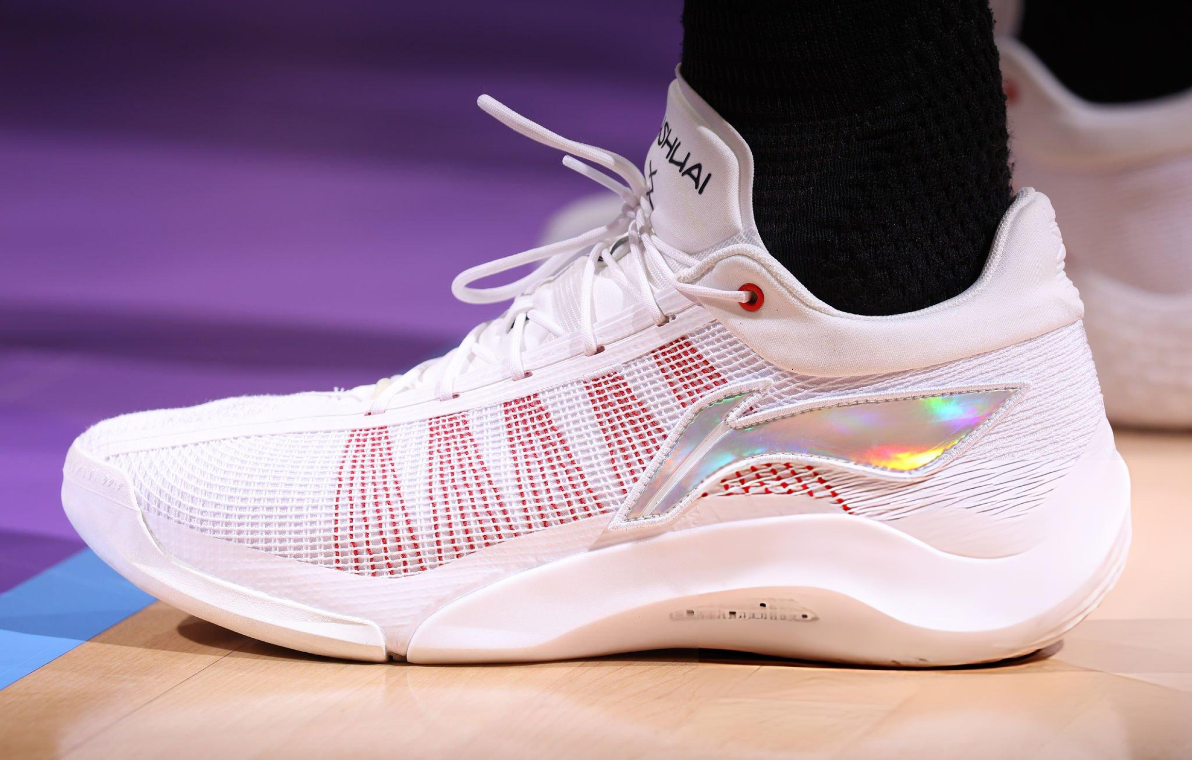 杨瀚森今日上脚驭帅20 “13䨻” PE。据说这一款配色将会发售哦！杨瀚森