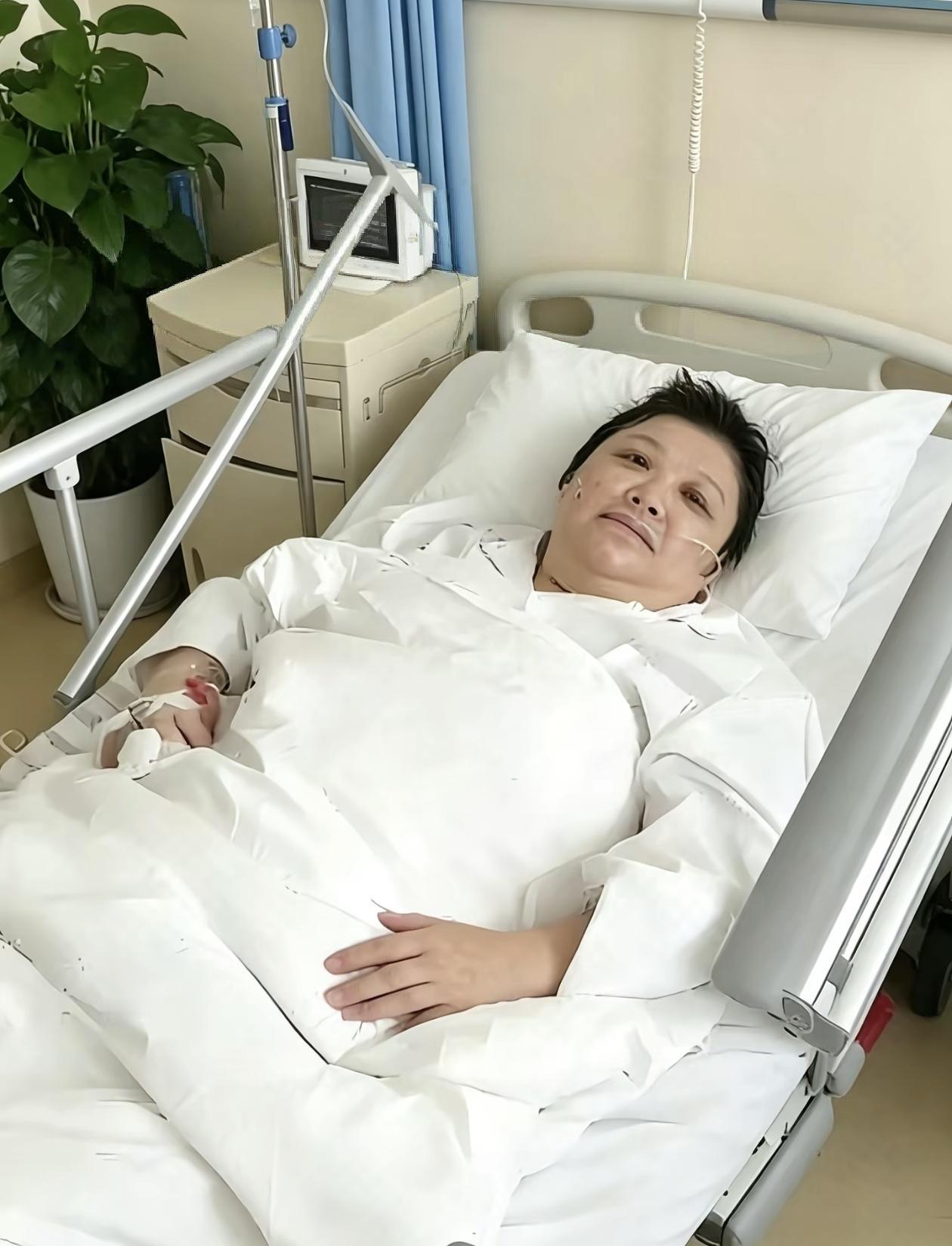 很多人习惯性把韩红塑造成毫无瑕疵的慈善圣人，只要提出一点不同看法，立刻就会被扣上