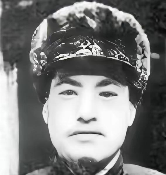 1936年，电闪雷鸣，一个杀红了眼的马家军阀马禄，居然突发善心，释放了上百名红军