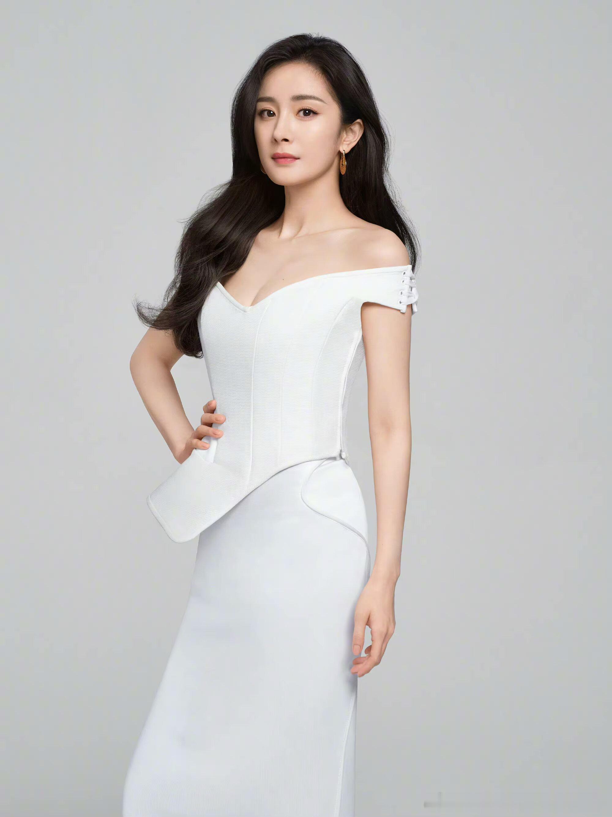杨幂  🦊杨幂巴黎卡诗全球品牌代言人 “毕竟人生不是数学题，没有一个100%可