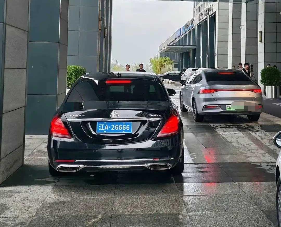网友：这才是短剧里出勤率最高的“车员”了吧！[灵光一闪]