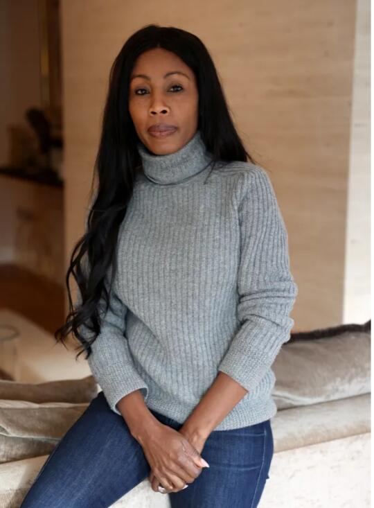 库尔图瓦出轨女邻居，留下孤儿寡母住破房子