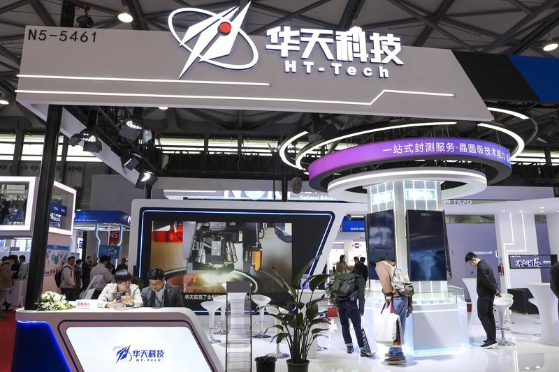 华天科技这只票，今天收盘价硬生生钉在13.0块，朋友的成本价14.7，一股跌了近