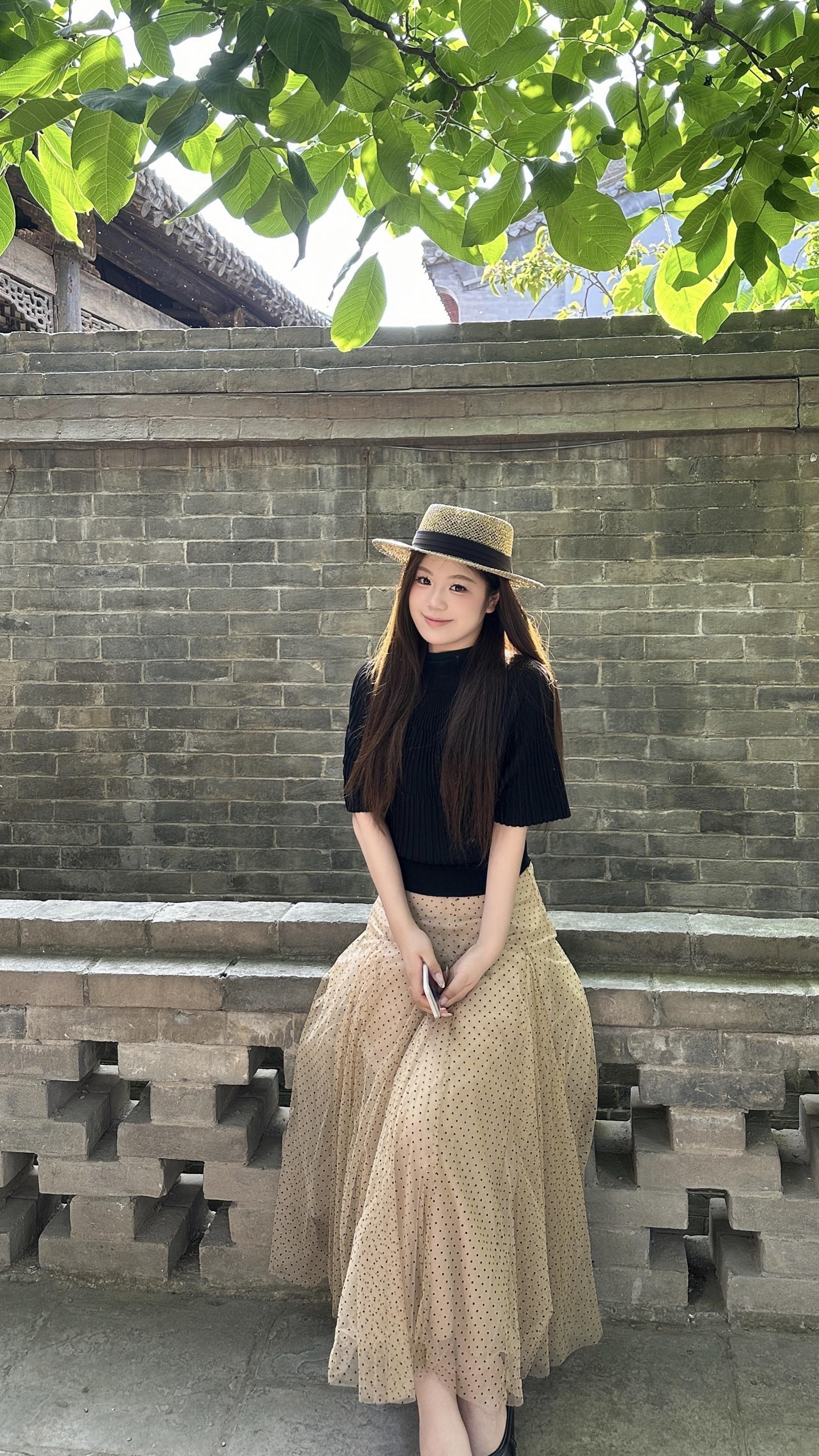素净一张脸 收敛了眉眼