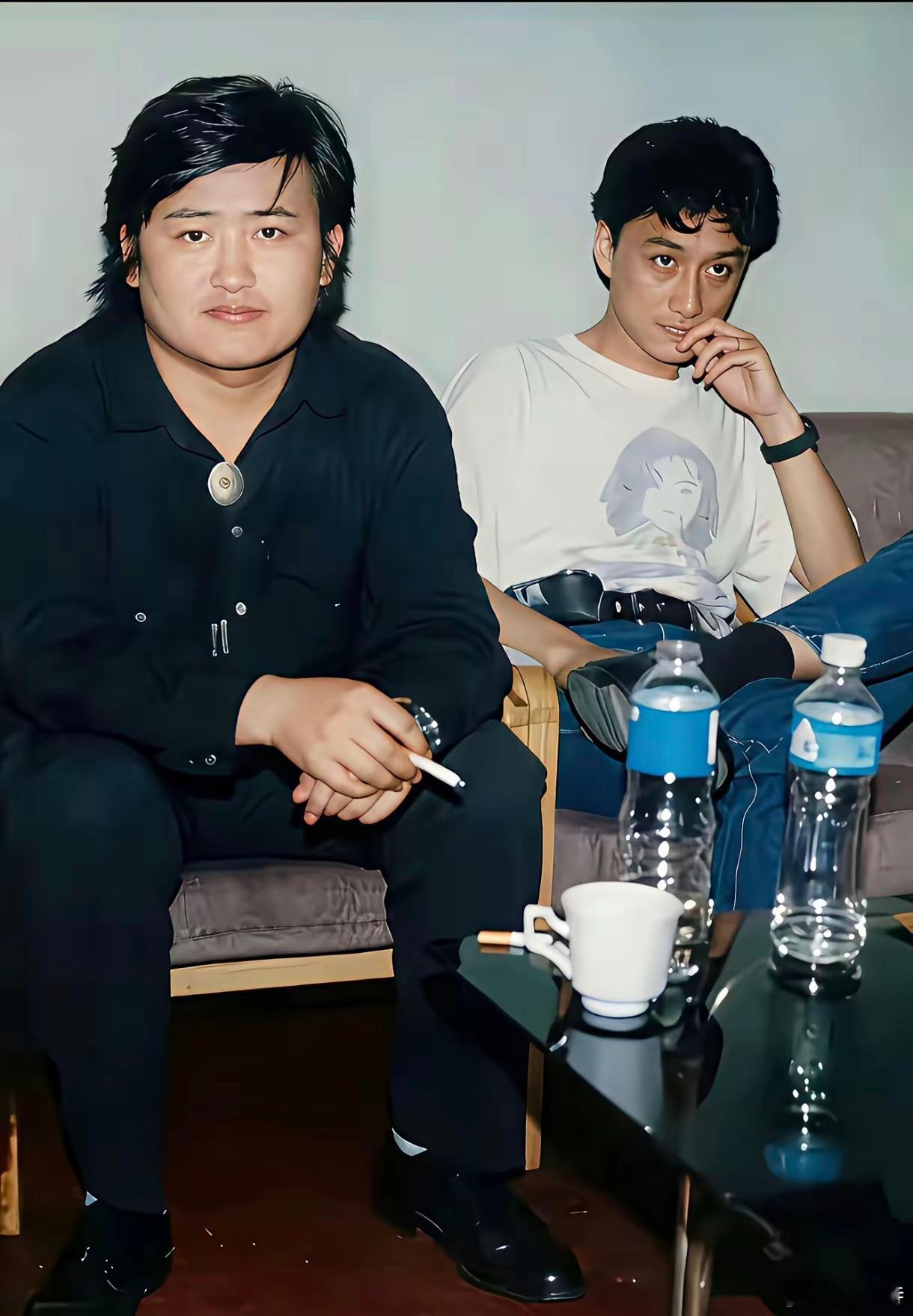 刘欢旁边是陶金！俩人都没了，陶走得更早，几十年了。发现顶尖人物消耗也很大，那个跳