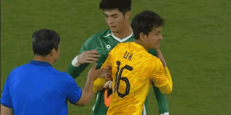 真没想到，这两位韩国前国脚一点没有小肚鸡肠，而是胸襟宽广，令人敬佩！
U23国足