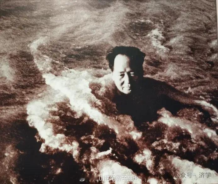 这张照片拍摄于1958年9月11日，当天中午，伟大领袖毛主席乘坐飞机抵达汉口。下