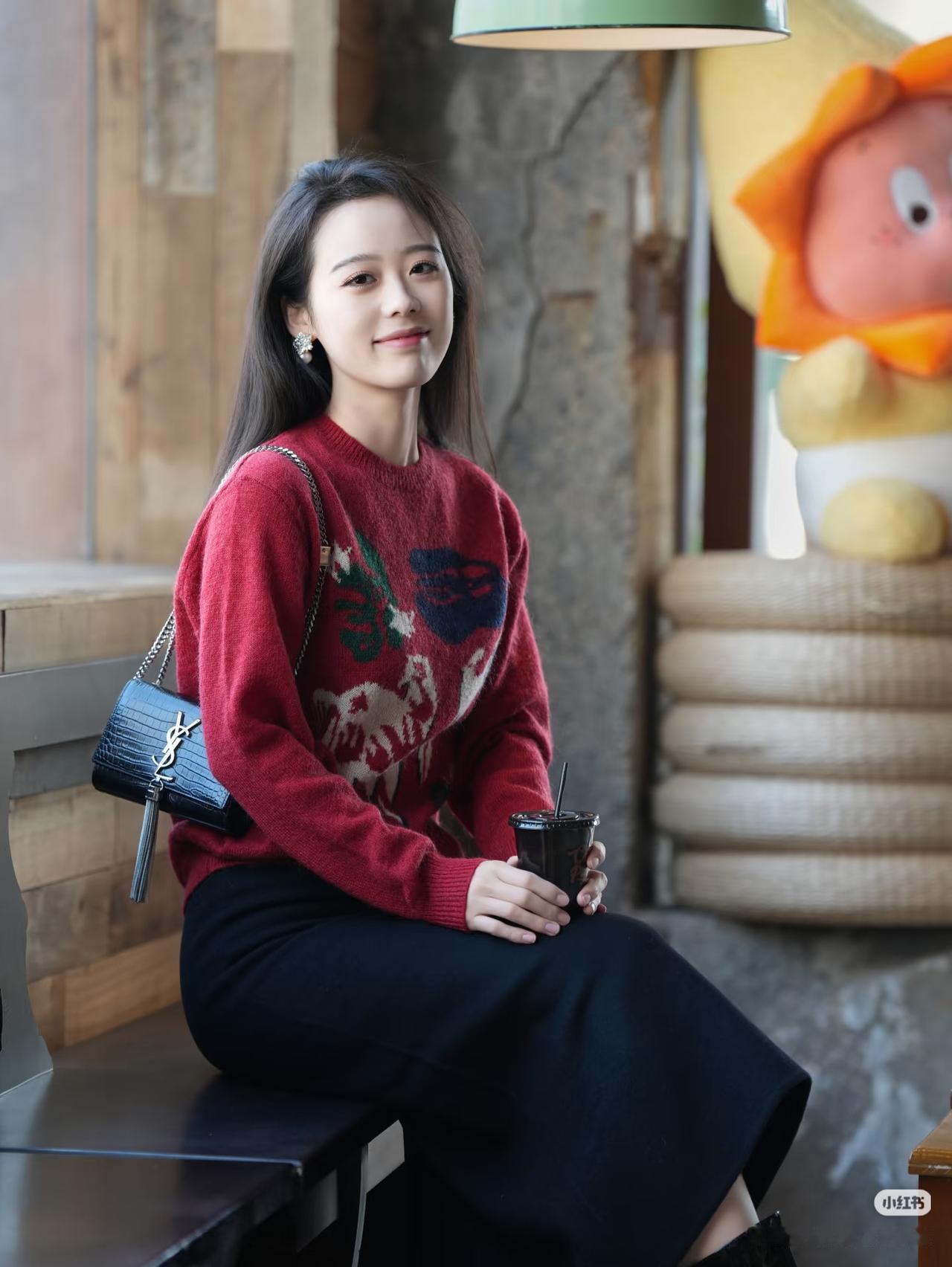 红袖添香夜，笑语话人间。