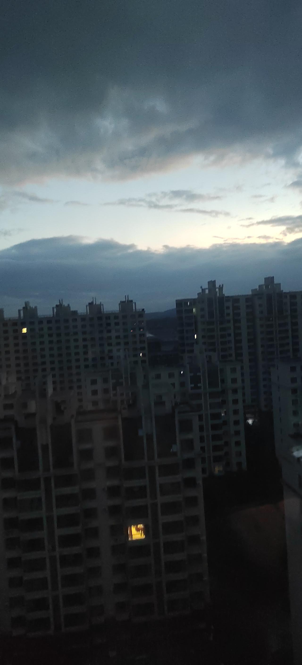 这几天受到台风巴威的影响，我没有上班，当然我们学校老师都不上班，期末考试也暂时停