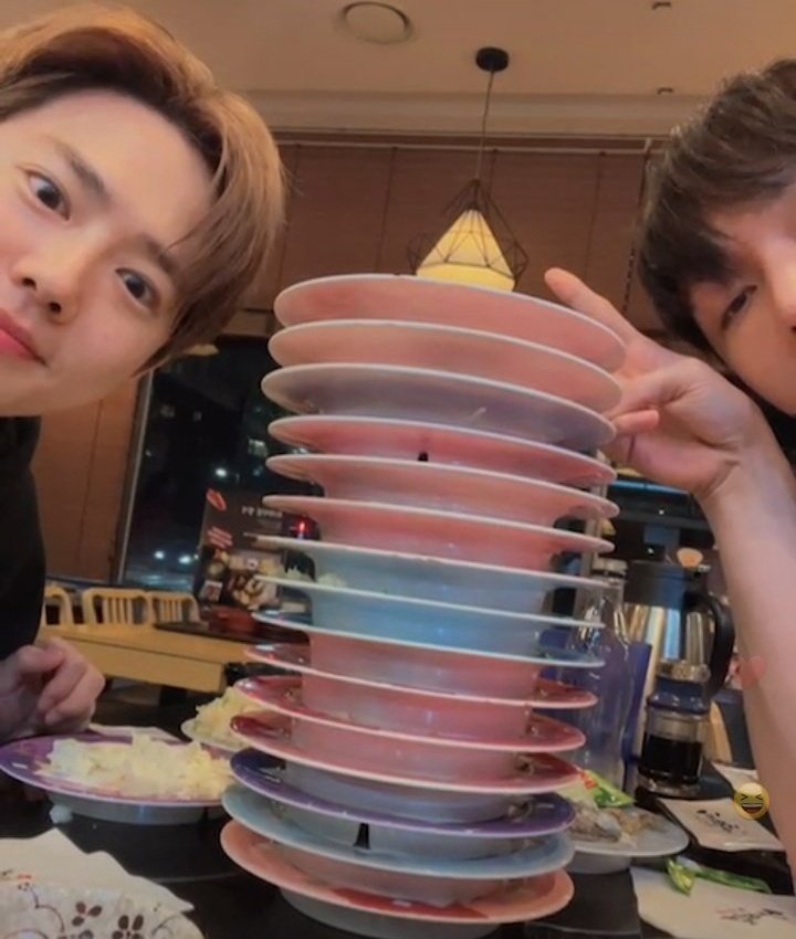 张艺兴金俊勉吃饭直播金俊勉张艺兴直播张艺兴在韩国请了金俊勉吃饭[憧憬] ​​​