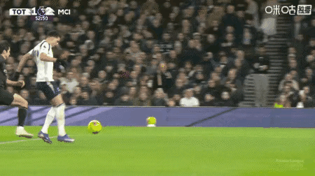 幸亏曼城主教练是瓜迪奥拉，换了穆里尼奥恐怕早就冲上去抽主裁判耳刮子了！结结实实踢