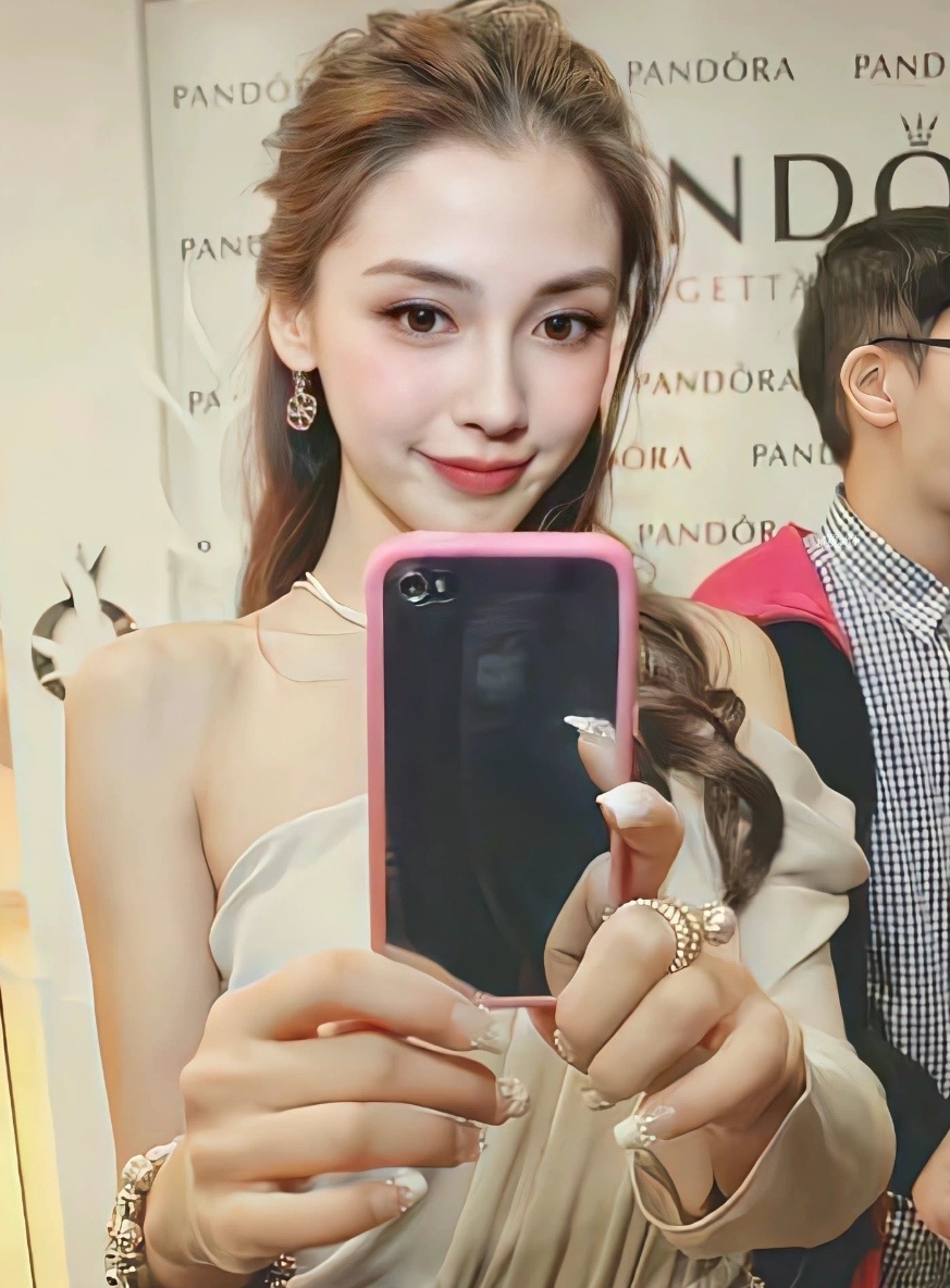 angelababy 杨颖 中午好暑假大家都在家做什么呀～来和奶颖分享分享吧
