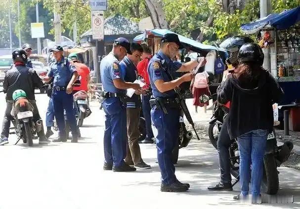 专挑中国人下手！菲方1个月抓150名同胞，真当我们好拿捏？
这绝非正常执法，而是