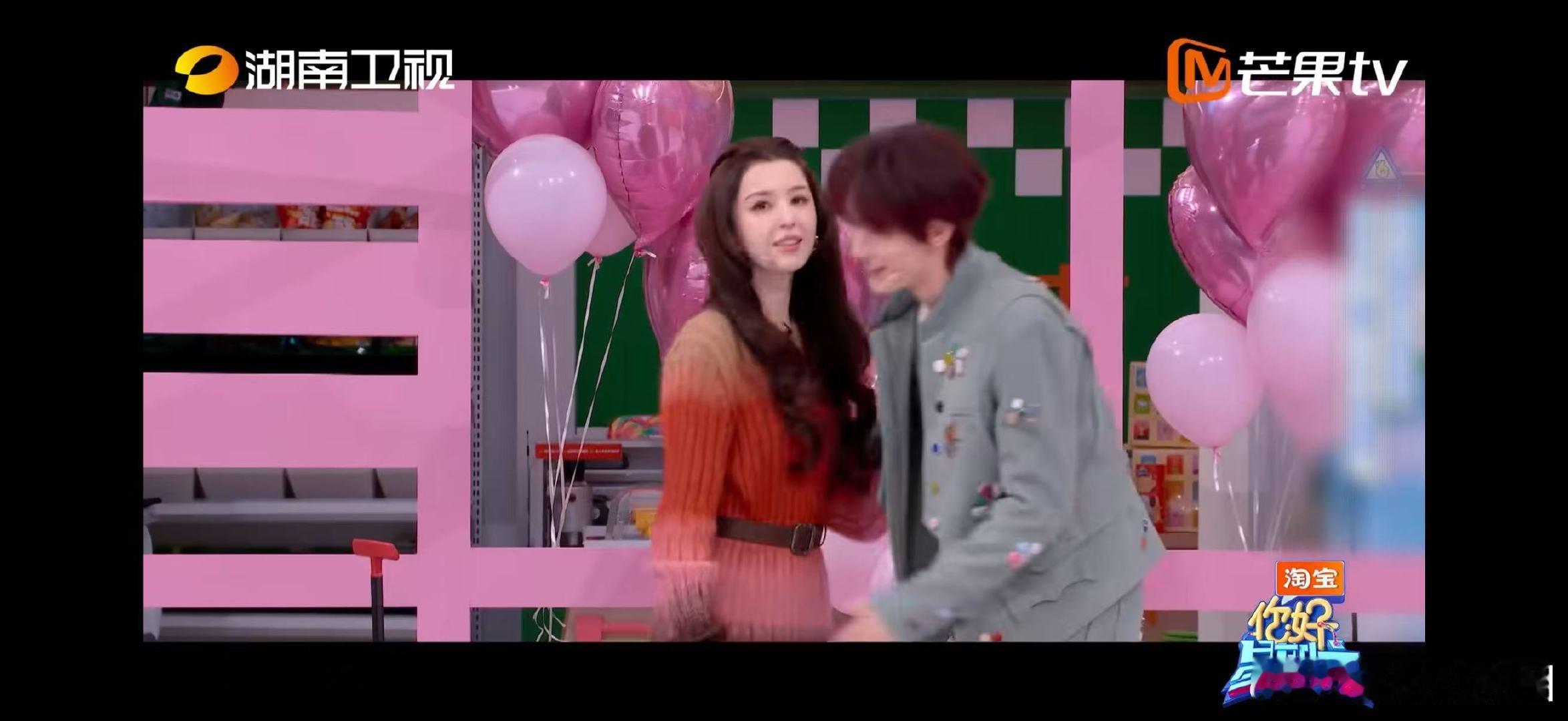 丁程鑫还是太抽象了你好星期六丁程鑫这波操作太有梗！喊哈孜不要走，为押燕子梗不管不