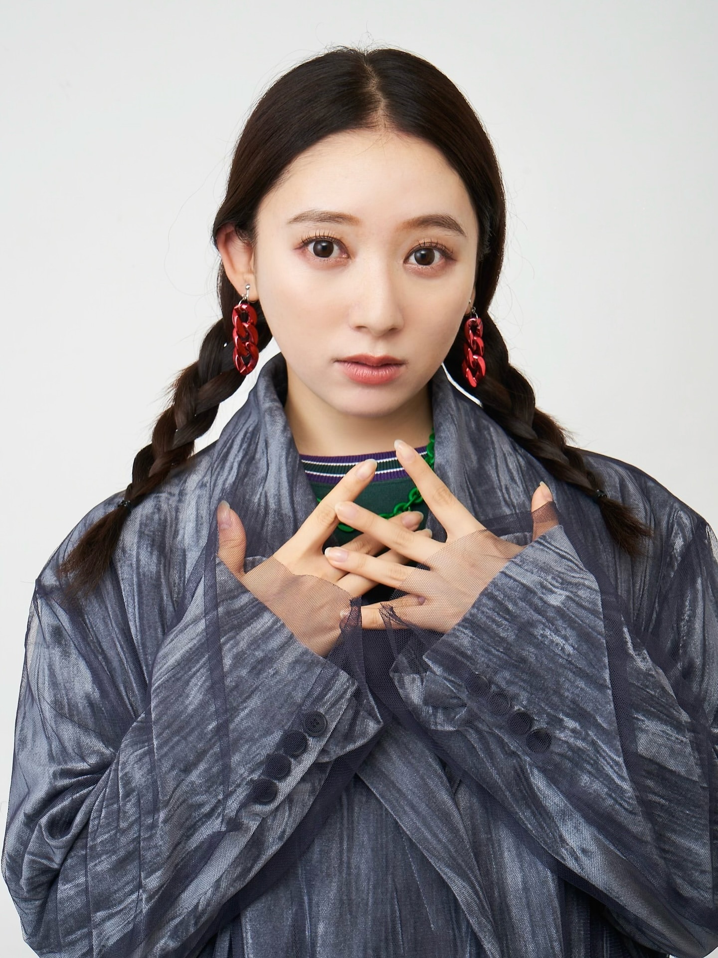 佐藤詩織 ​​​