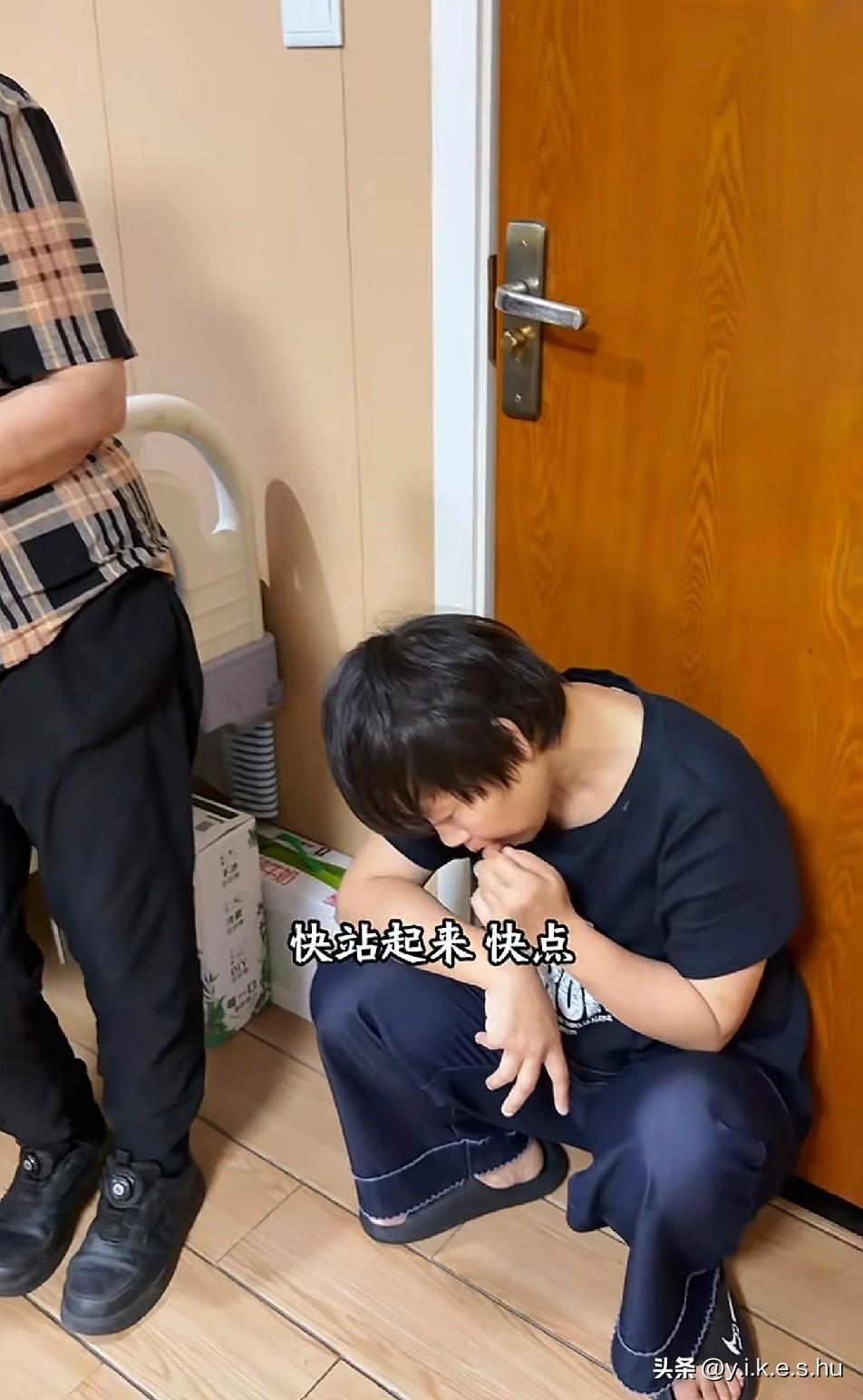 梦秋在众目睽睽下吃鼻嘎[尬笑]
