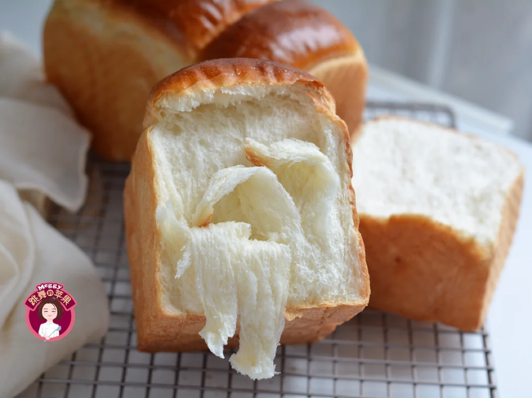 发几款最近做的比较“妖娆”的吐司和小面包