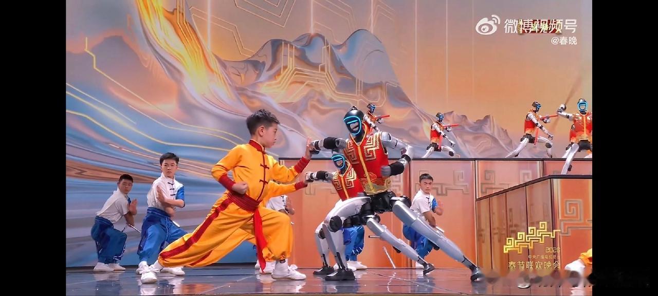 今年春晚机器人表演武术啦！醉拳、双节棍、跑酷……十八般武艺样样在行，复刻的是招式