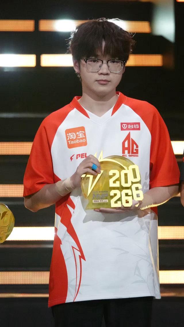 PEL春季常规赛颁奖典礼AG常规赛奖项收割机 常规赛MVP淘汰王进步最快全都收入