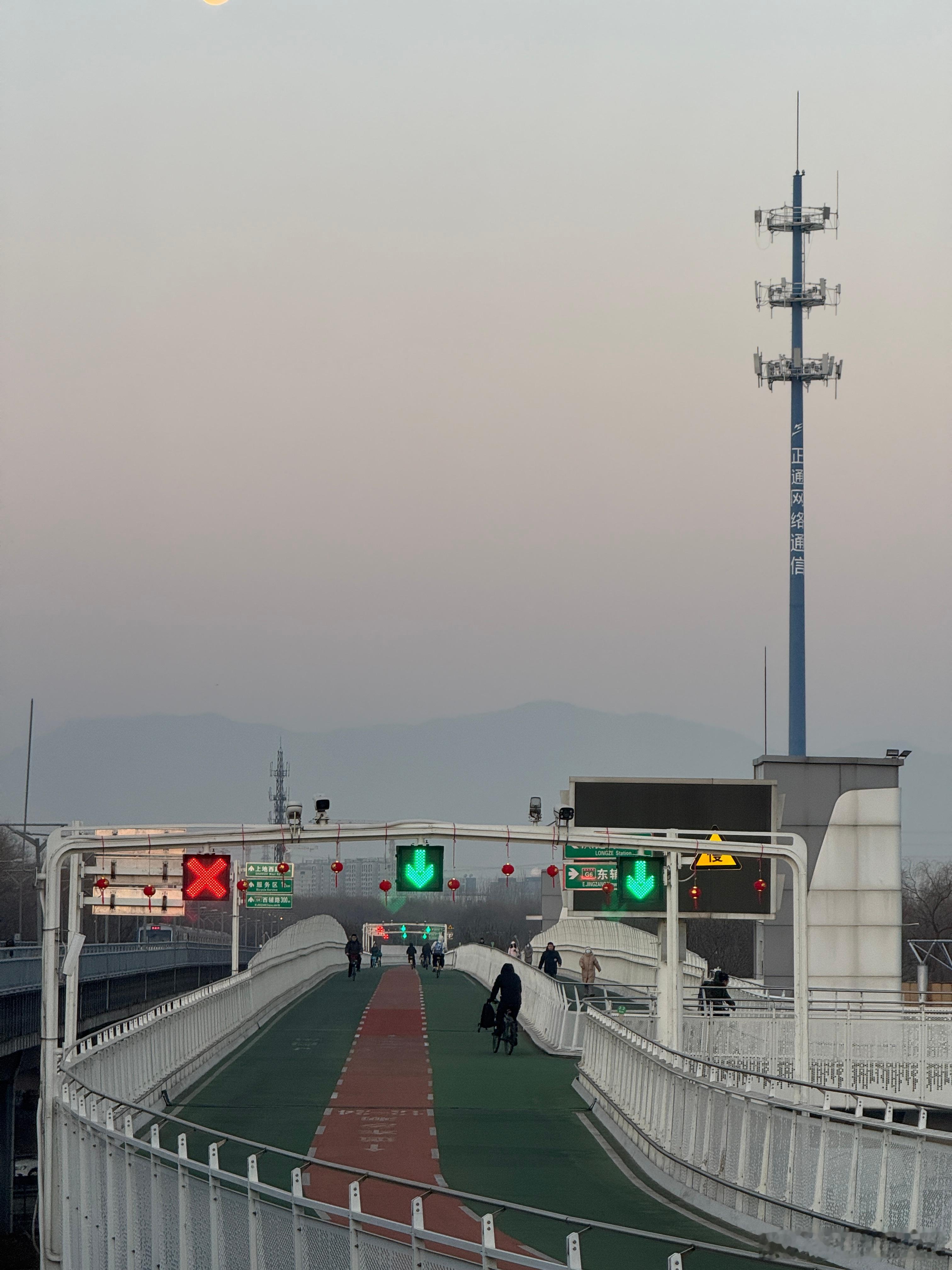 人生路漫漫，且行且珍惜。谁不是站在起跑线垂死挣扎 