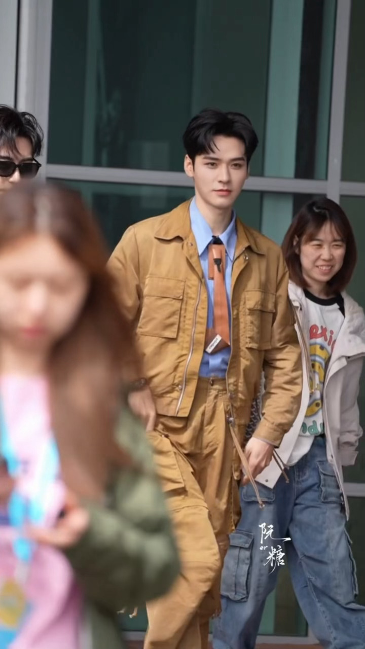 龚俊丨一大早就有此等震撼美味！！！我吃吃吃