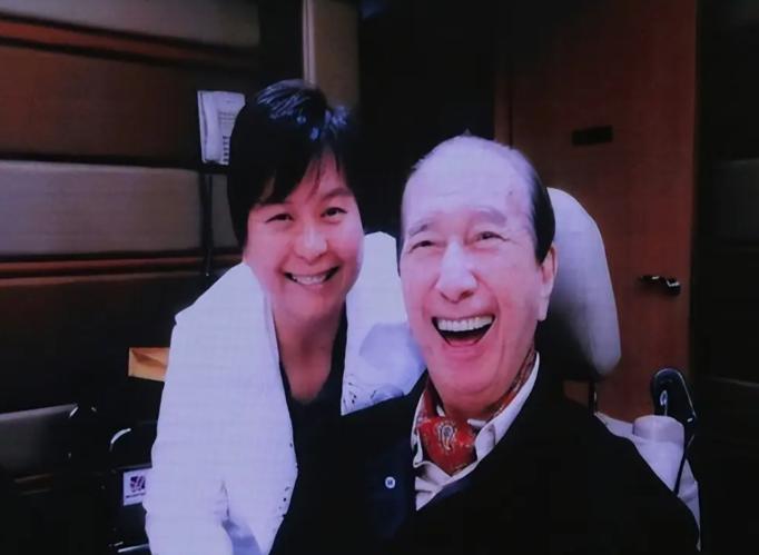 赌王女儿何超蕸走了。  
不是老去，也不是穷困，
更不是因为折腾，而是被疾病带走