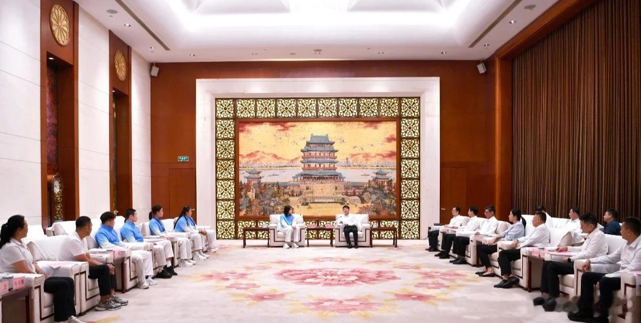 李诗沣回江西接受领导接见江西省领导接见亚运健儿 程玉洁最让人动容的一句话：“泳道
