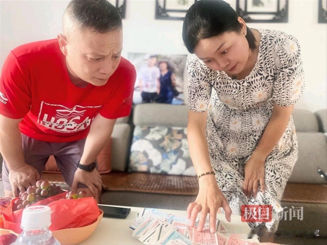 王宗源的父母是湖北襄阳普通工人，父亲王迎飞、母亲赵毅，朴实低调，全力支持儿子跳水