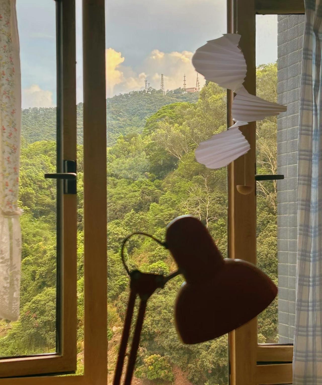 写微头条不要堆素材，要留白。总有人觉得写微头条，要堆满专业理论才靠谱，其实反而没